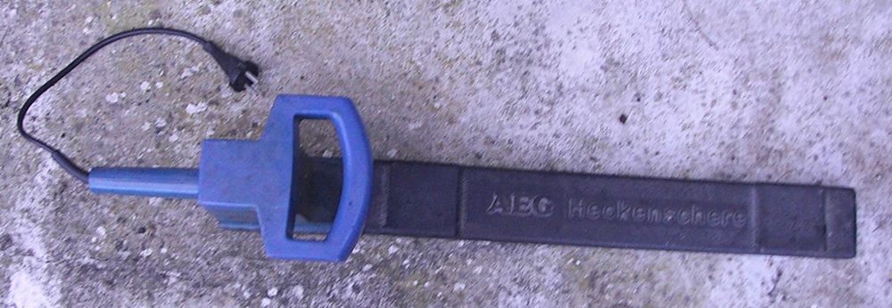 Taille haies &eacute;lectrique AEG. Bricolage