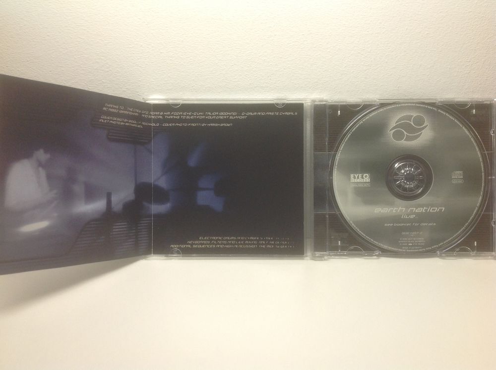 EARTH NATION LIVE CD ETAT NEUF Envoi Possible
CD et vinyles