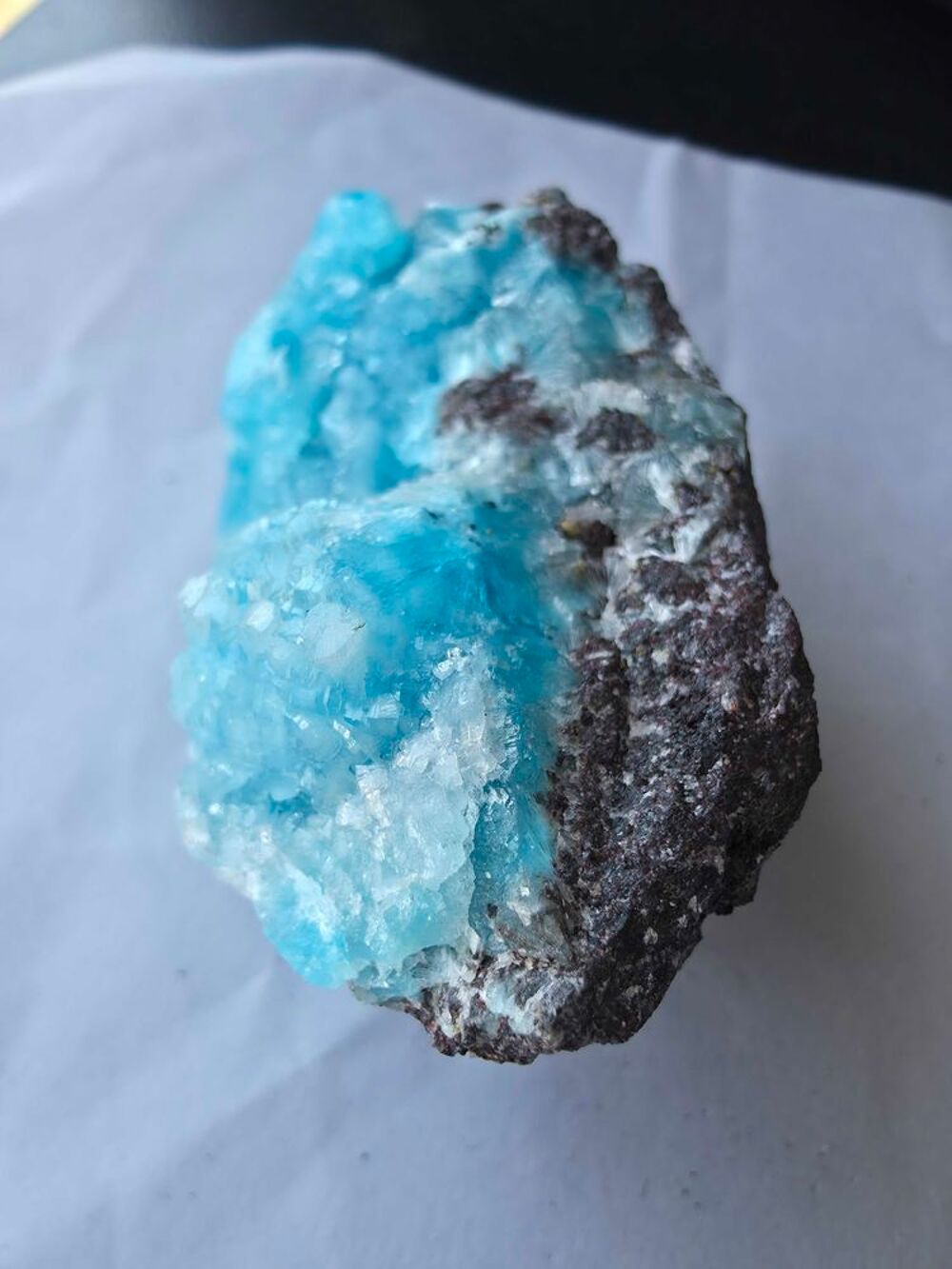 Cristal H&eacute;mimorphite Bleu Electrique sur Matrice-6,7 cm 