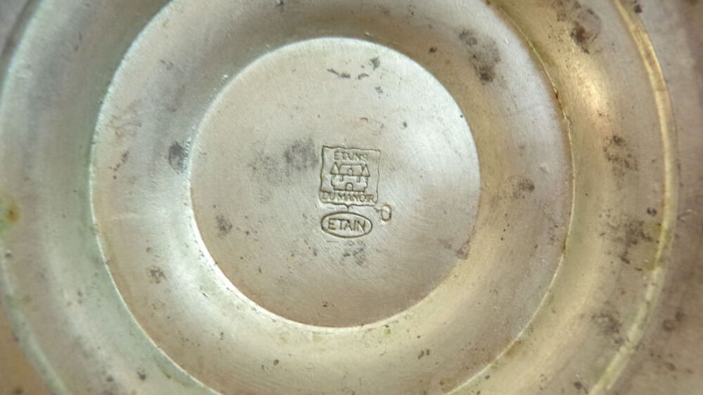 Carafe aigui&egrave;re vintage en verre monture en &eacute;tain du Manoir Cuisine