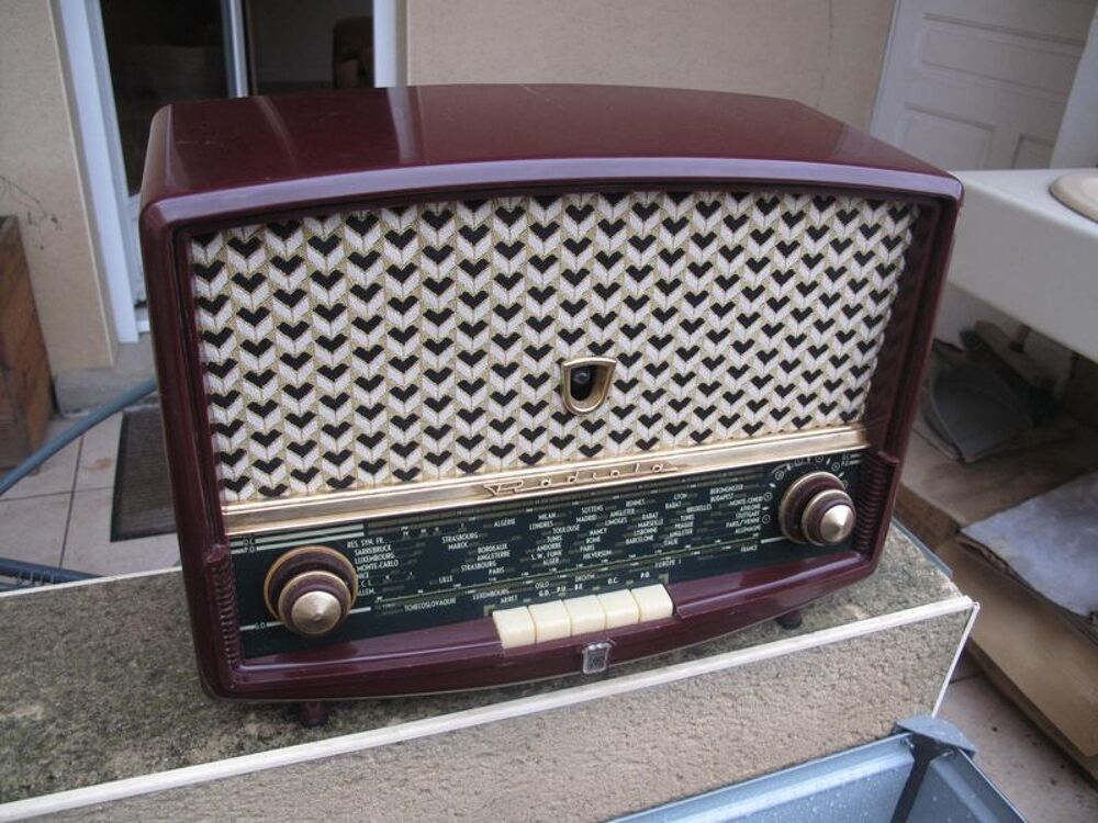Radio vintage / TSF Radiola transform&eacute;e en bluetooth Audio et hifi