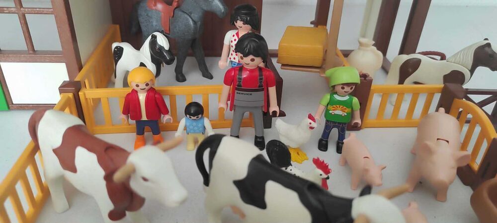 Playmobil Grande Ferme r&eacute;f: 6120 avec enclos modulable. Jeux / jouets
