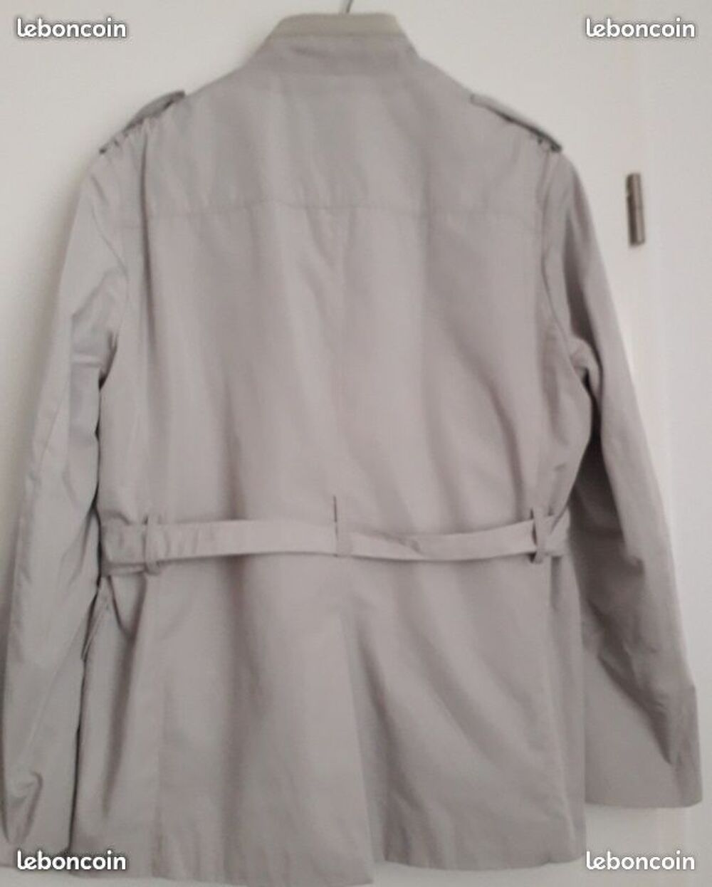 Veste imperm&eacute;able Homme
Vêtements