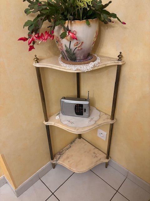 Etag�re d'angle en marbre 3 plateaux 55 Cl�rey (10)