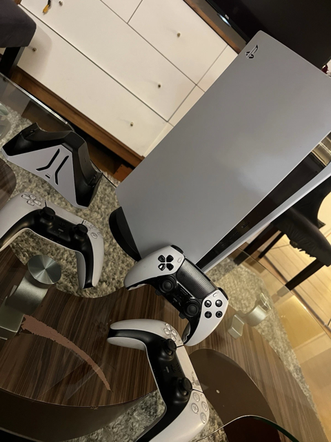 playStation 5 Digital Edition + 2 Manettes 225 Rivesaltes (66)