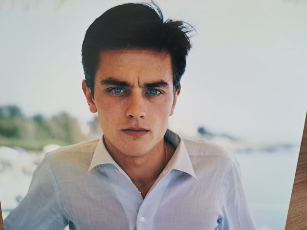 Photo rare d'Alain DELON Décoration