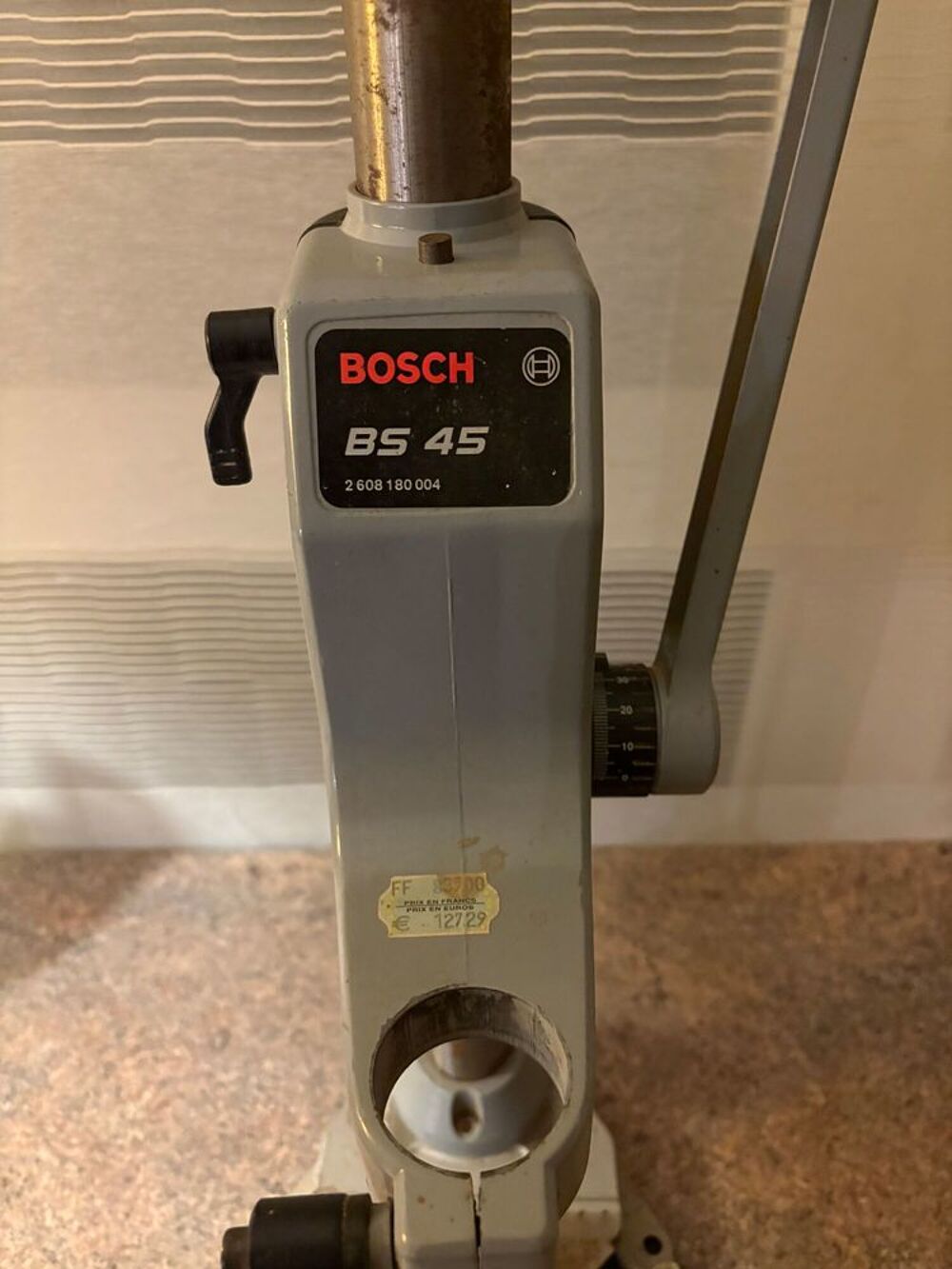 Colonne pour perceuse marque Bosch Bricolage