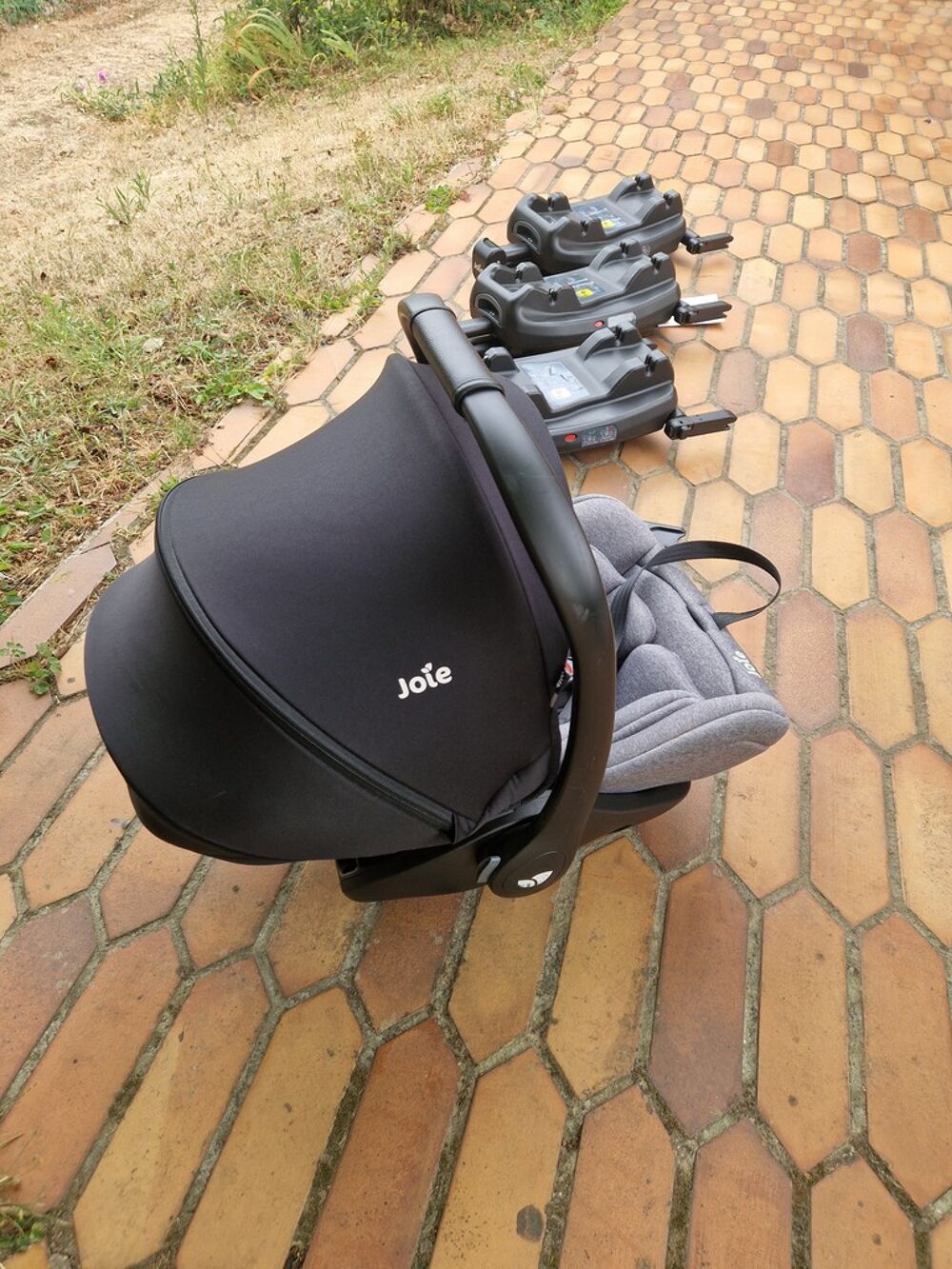 Si&egrave;ge auto b&eacute;b&eacute; Joie avec bases isofix Puériculture