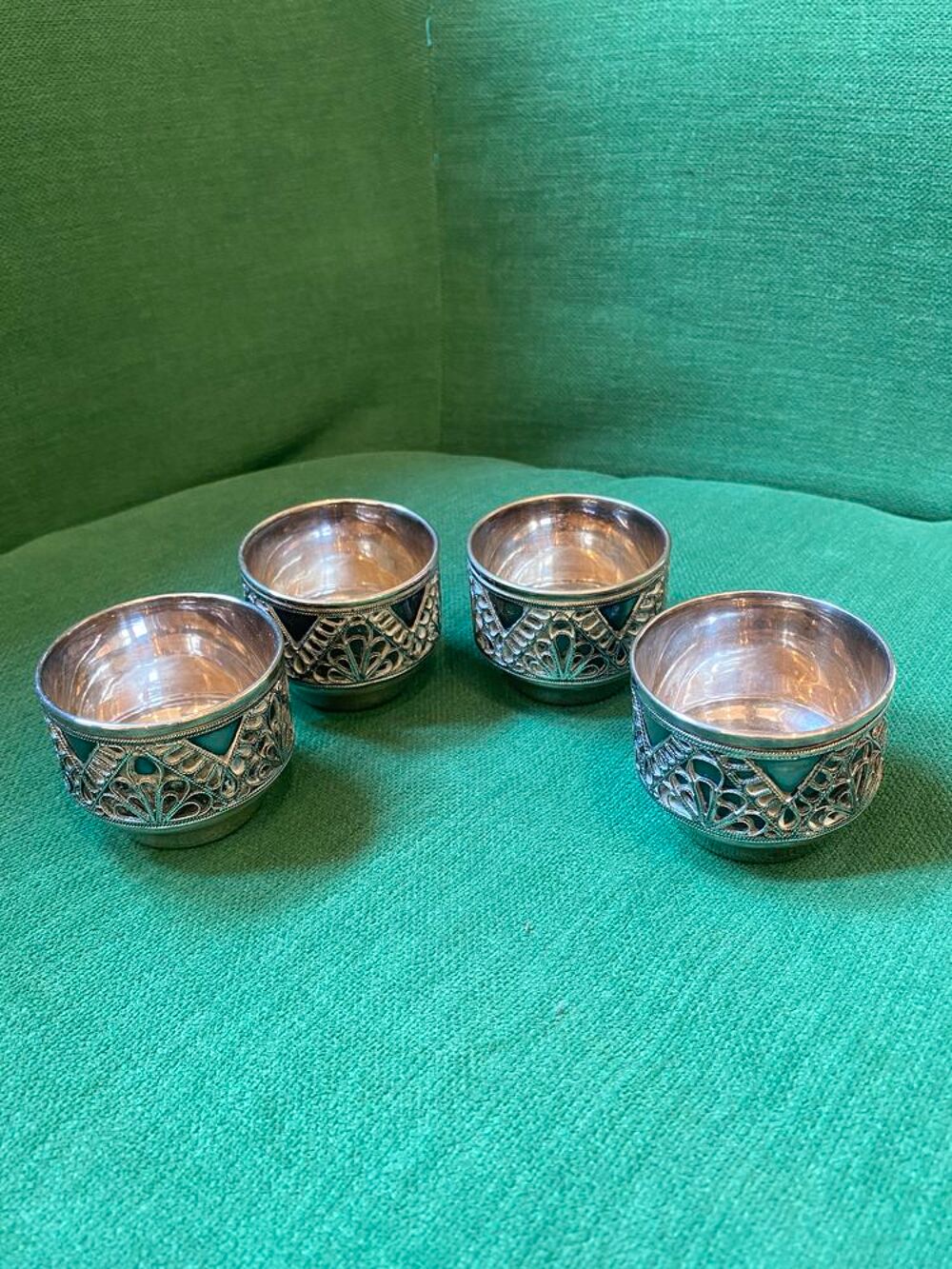 Ensemble de 4 petites coupes d&eacute;cor&eacute;es Décoration