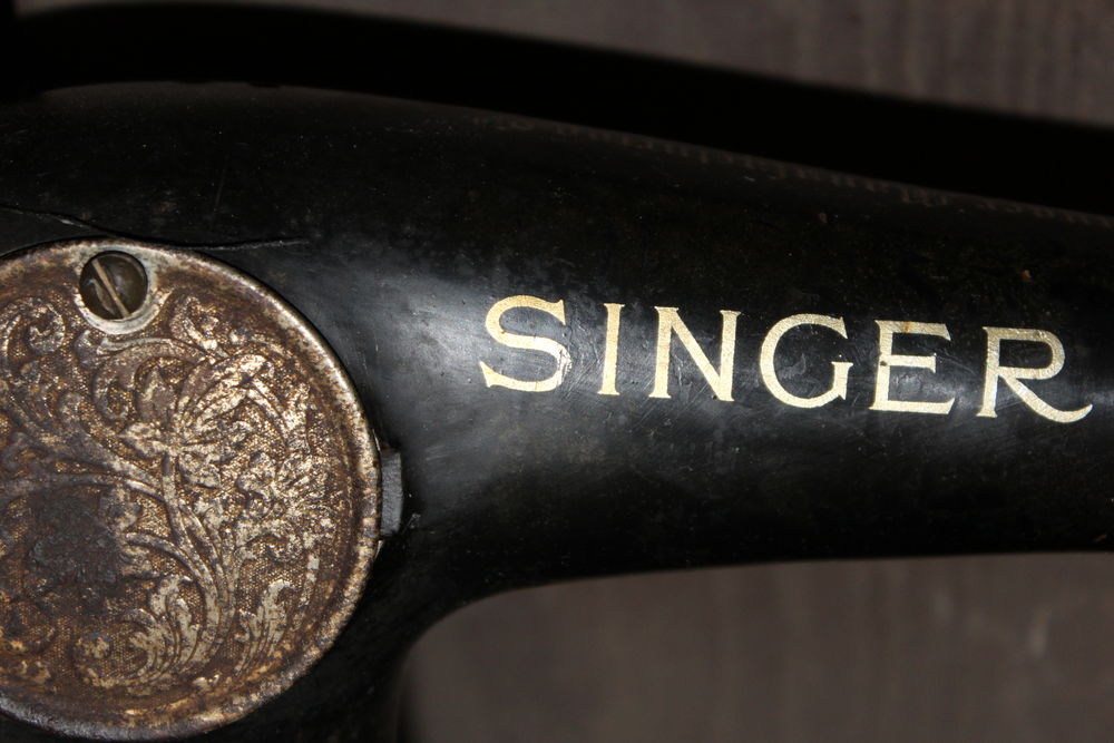 Machine &agrave; coudre SINGER Meubles