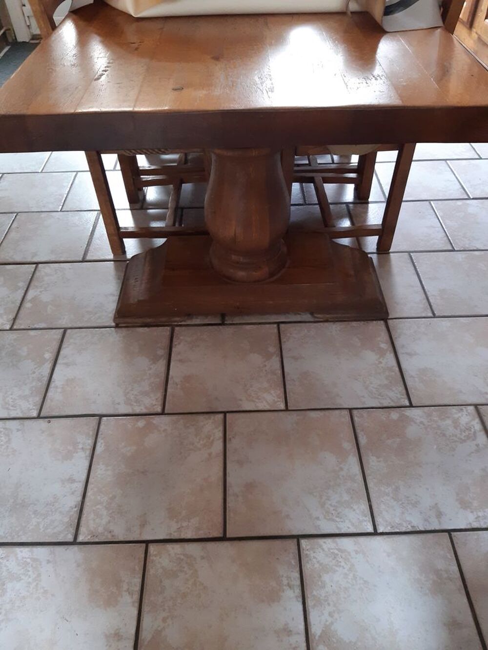 Salle &agrave; manger ch&ecirc;ne massif de France Meubles