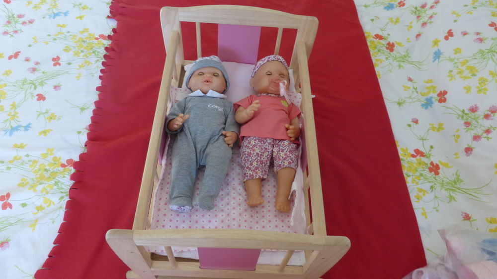 lit pour poup&eacute;es Jeux / jouets