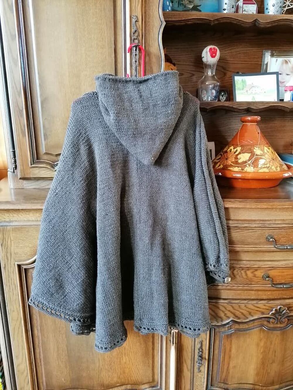 CAPE A CAPUCHE
Vêtements