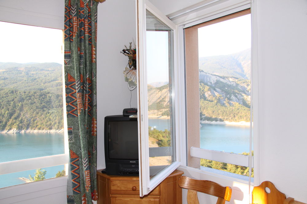   AU BORD DU LAC DE SERRE PONCON Provence-Alpes-Cte d'Azur, Savines-le-Lac (05160)