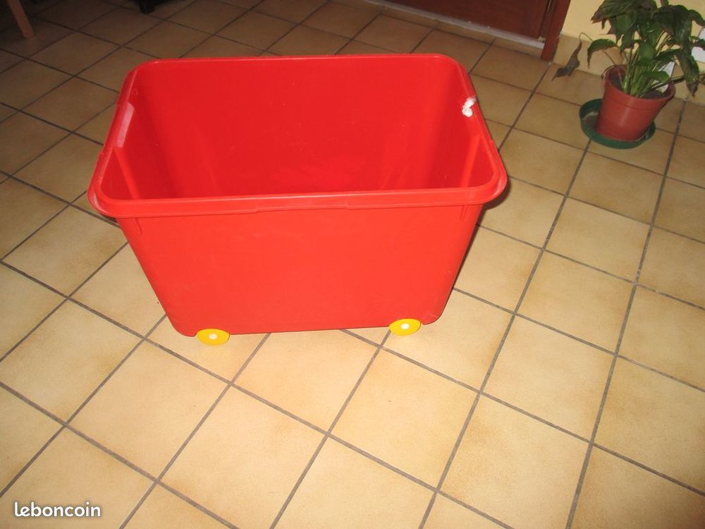 Bac range jouets sur roulettes rouge et autres jouets tr&egrave;s Jeux / jouets