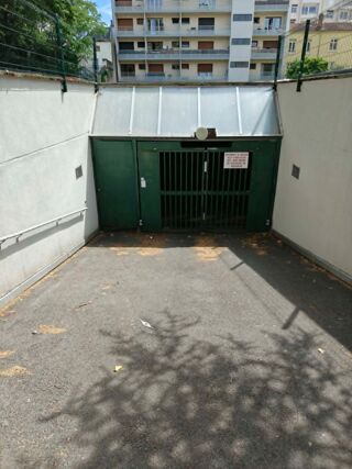  Parking / Garage à louer 11 m² Lyon