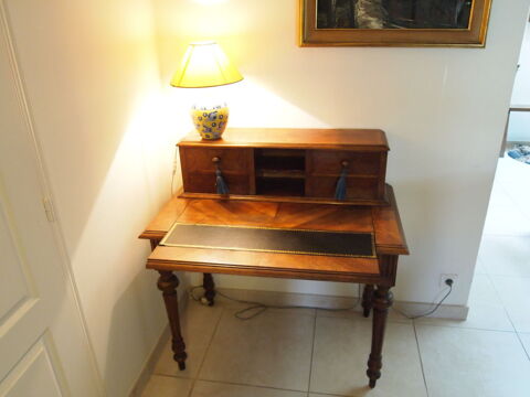 Bureau-secr�taire dit  Bonheur du jour  400 Saint-Pierre-des-Nids (53)