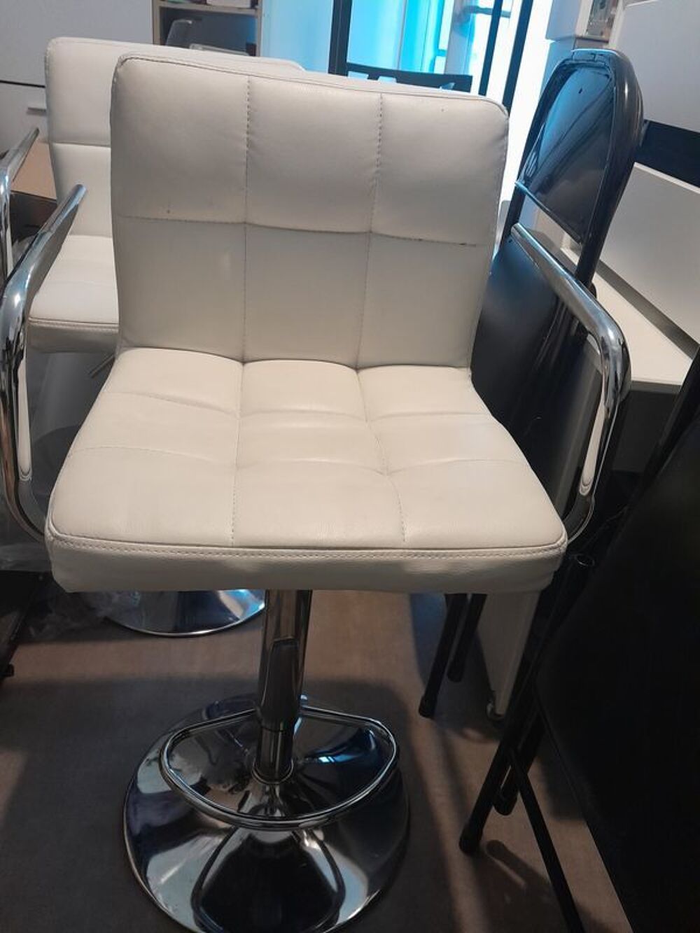 Lot de 2 chaises de bar en cuir blanc Meubles