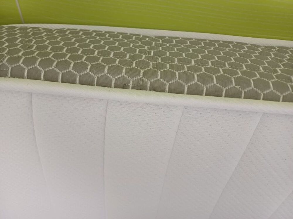 Lit . complet 
sommier + matelas 
Meubles