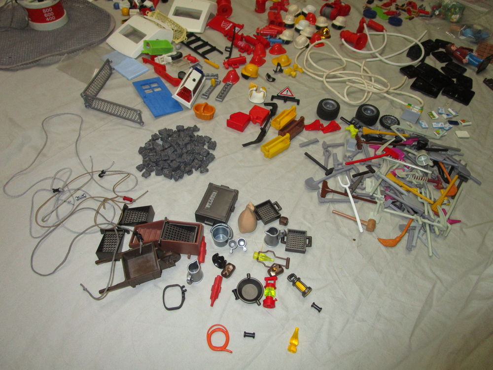 GROS LOT ACCESSOIRES PLAYMOBIL Jeux / jouets