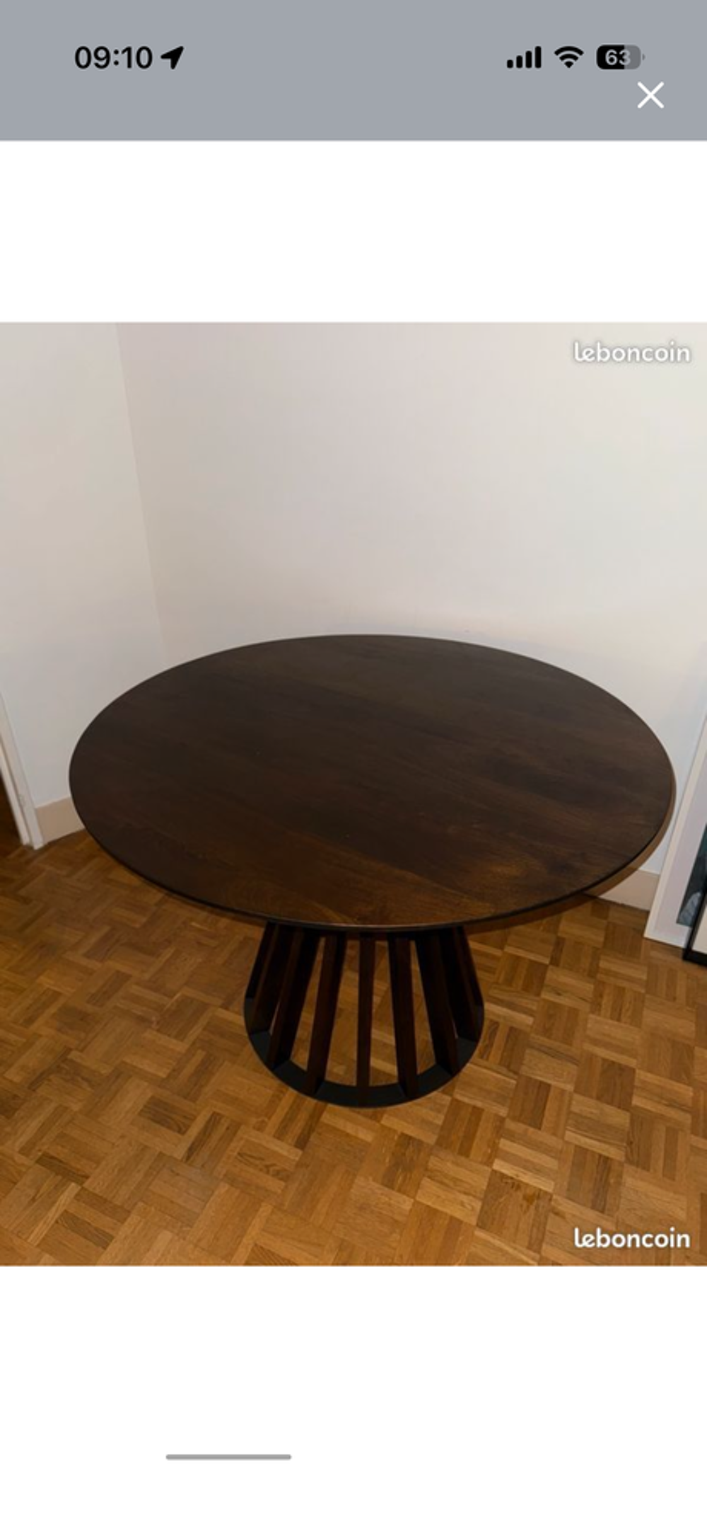 table &agrave; manger en bois de noyer Meubles