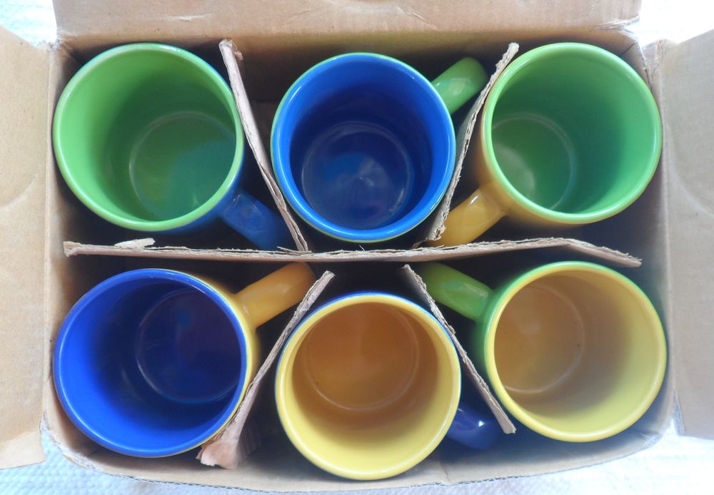 Carton de 6 tasses &agrave; caf&eacute; neuves de diff&eacute;rentes couleurs Cuisine