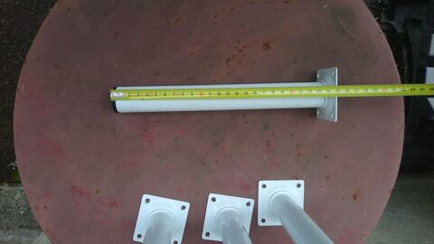 Pieds de lit mtallique 
Bon tat. 5 Auvers-Saint-Georges (91)