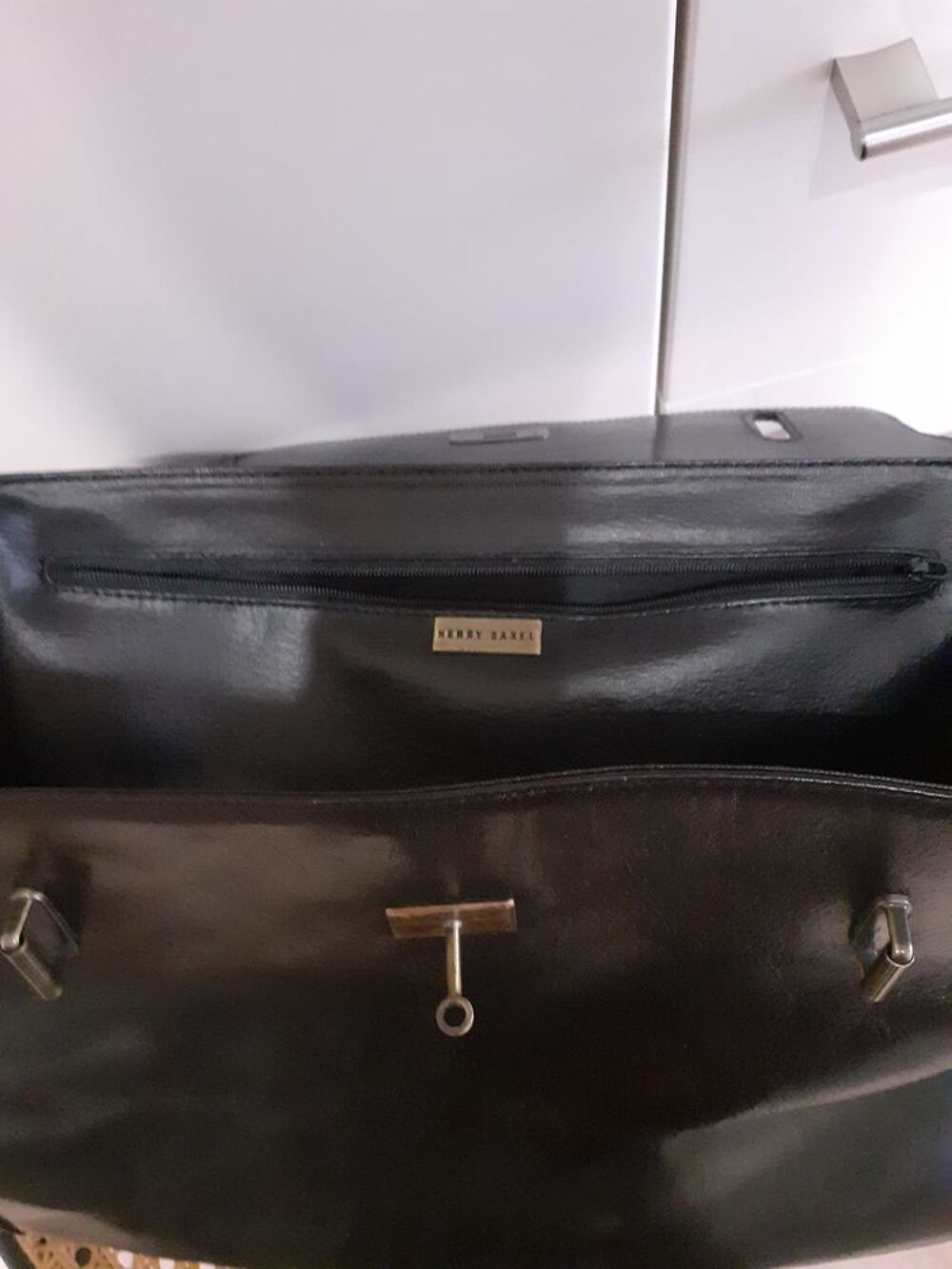 Sac &agrave; main de la marque Henry Saxel. Maroquinerie
