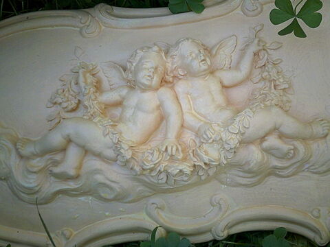 bas relief angelots 90 Taillades (84)