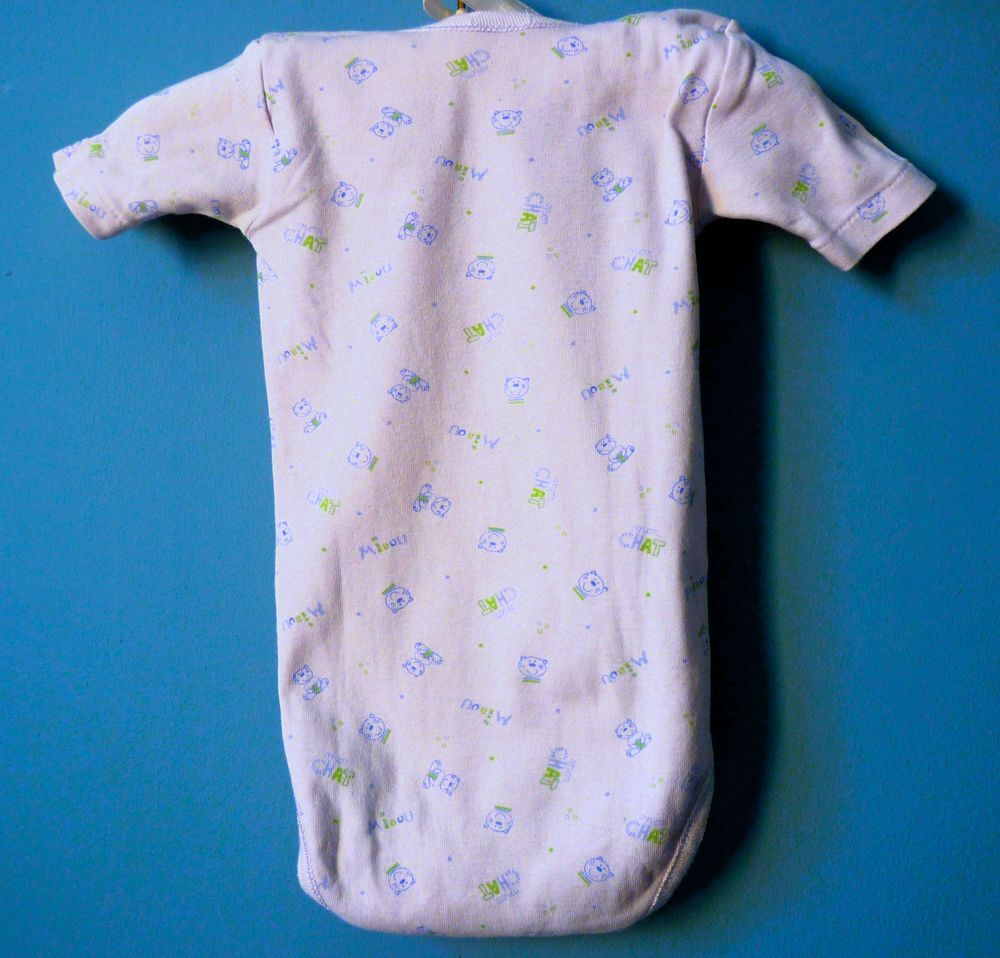 Lot 2 body b&eacute;b&eacute; gar&ccedil;on 12 mois absorba blanc ourson beige TB Puériculture