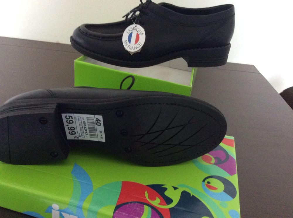chaussures plates noires neuves avec &eacute;tiquette cuir Chaussures