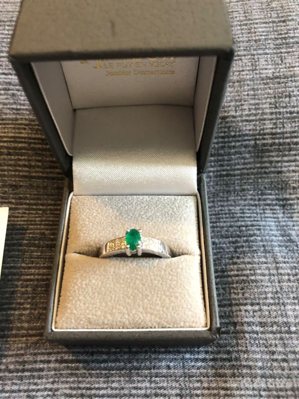 bague or blanc s&eacute;rie d une jolie emeuraude diamant Bijoux et montres
