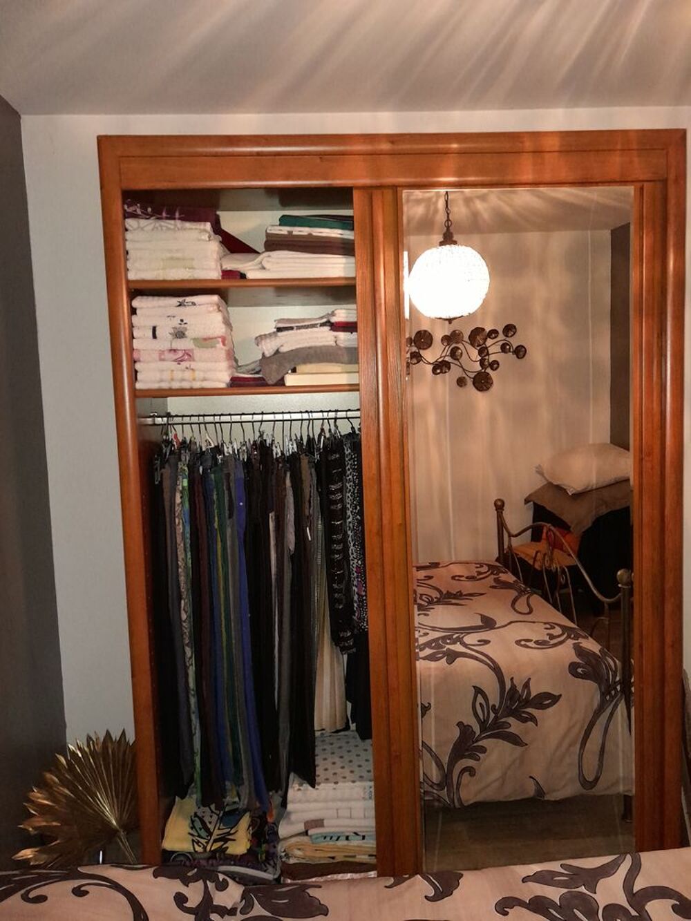 Armoire C&eacute;lio bois massif merisier portes coulissantes Meubles