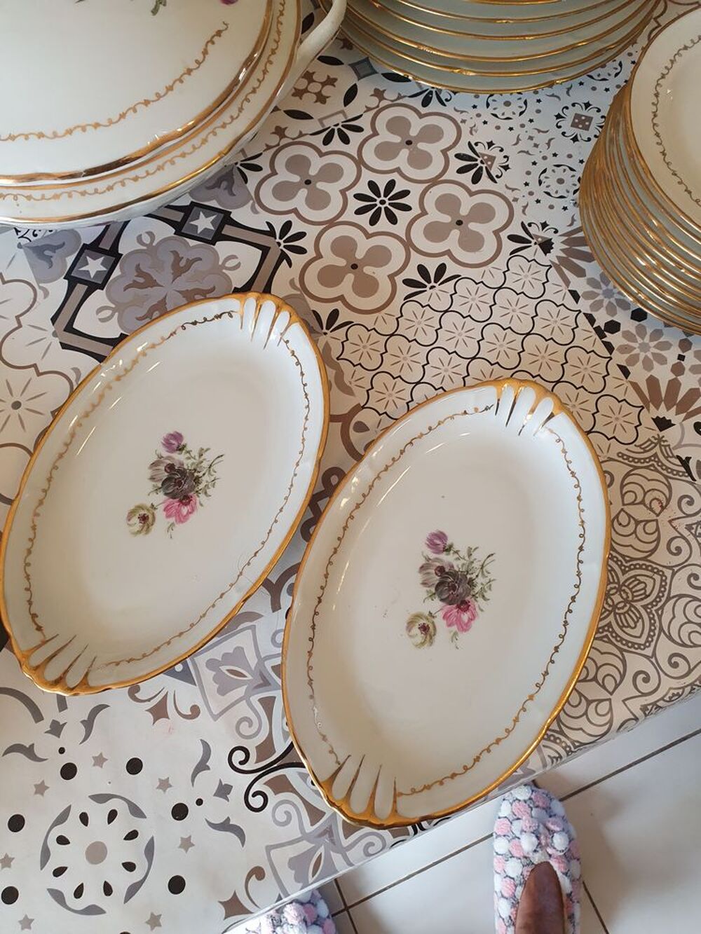 SERVICE DE TABLE EN PORCELAINE DE VIERZON Décoration