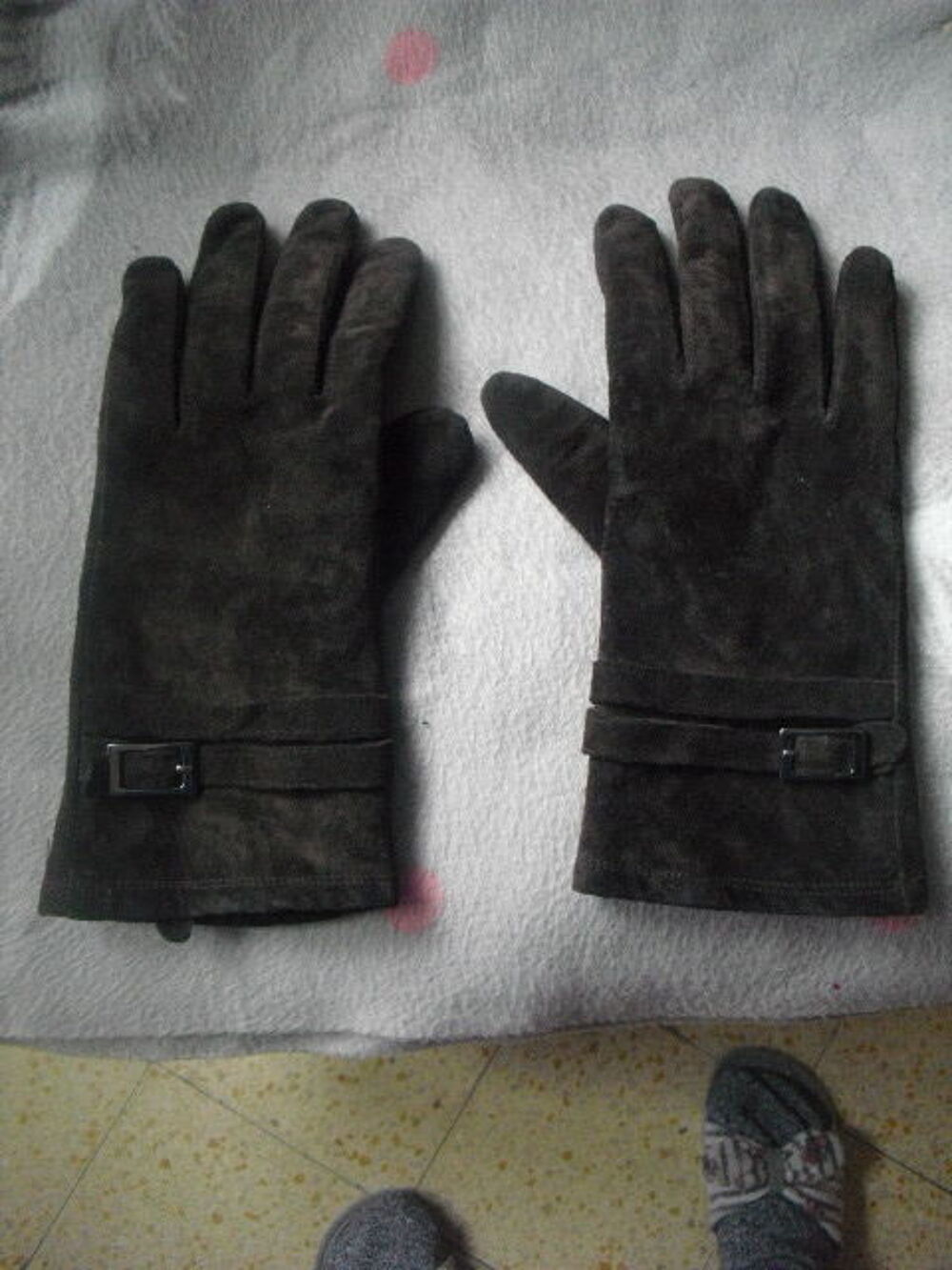 gants chocolat 100% croute de cuir de porc Taille 2
Vêtements