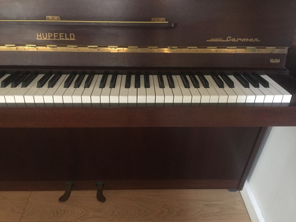Piano droit de la marque HUPPELD Instruments de musique