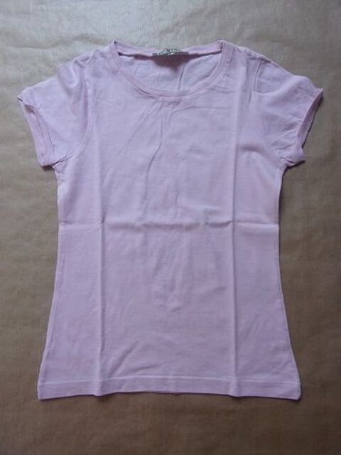 Tee shirt en taille 8 ans 1 Montaigu-la-Brisette (50)