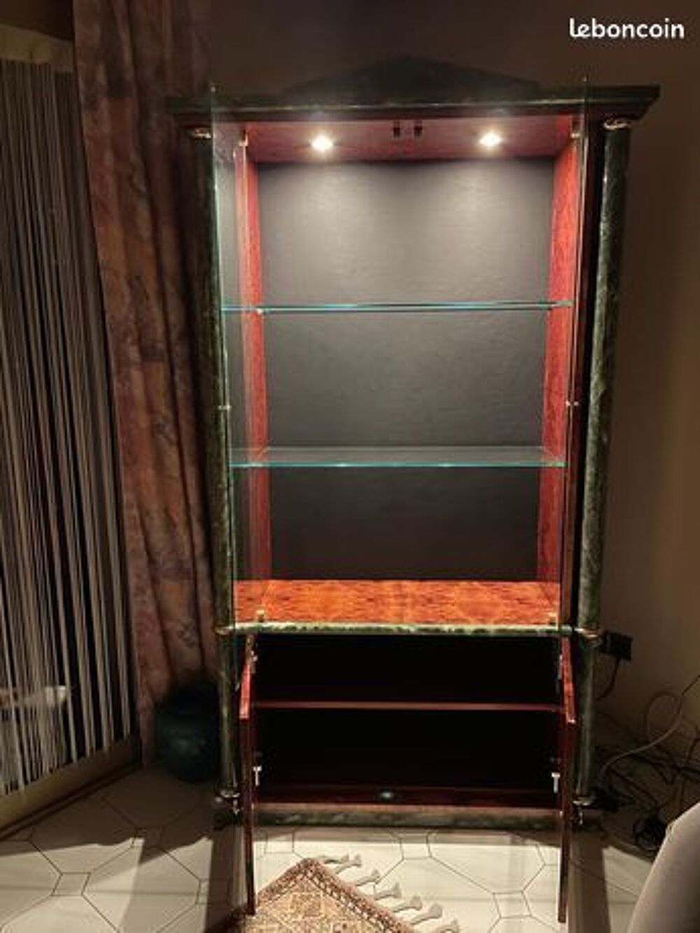Vitrine en loupe d'orme Meubles