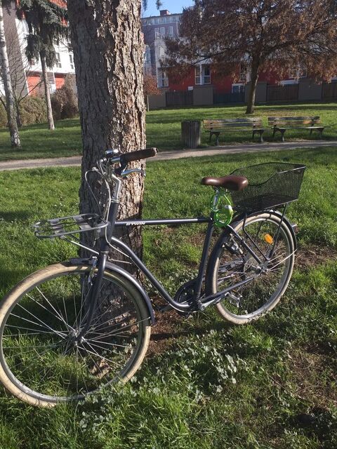 Bonjour, je un vlo de ville BTWIN en bonne tat. 110 Saint-Denis (93)