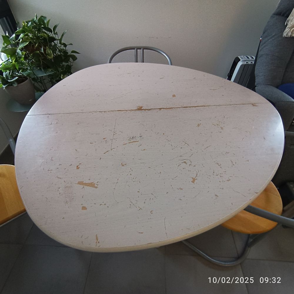 1 table et 3 chaises design Meubles