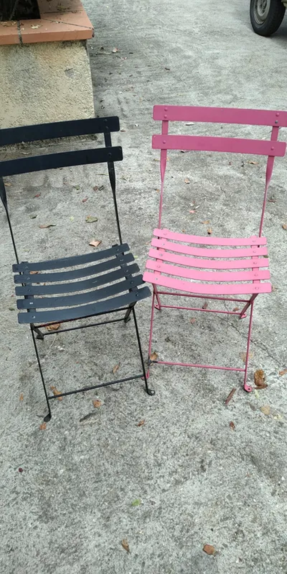 table plus chaises de bistro Meubles