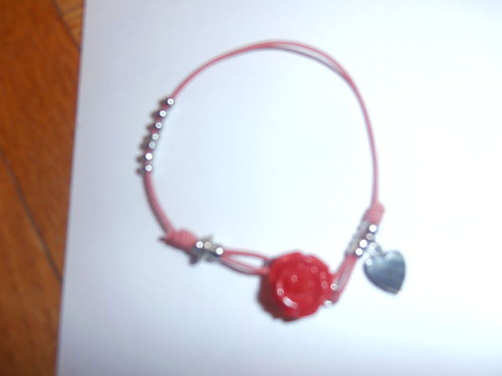 3 bracelets (28b) Bijoux et montres