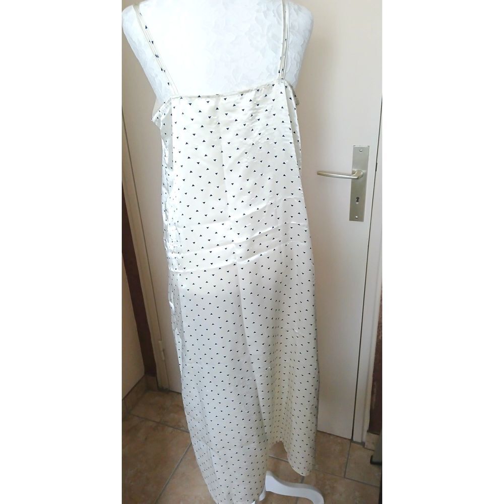 Chemise de nuit femme a bretelle - Taille 42/44 - 100% polye Vêtements