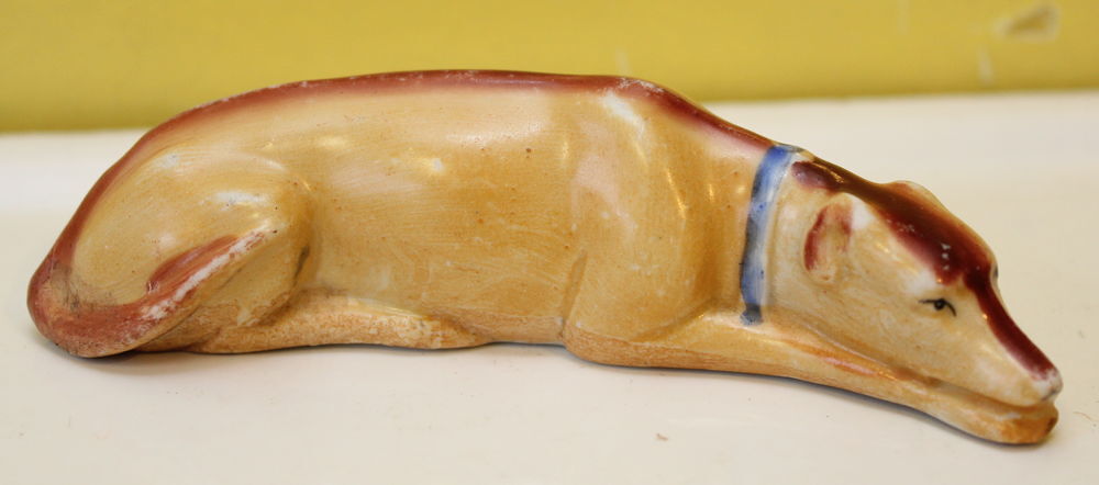 porcelaine biscuit peint &agrave; la main L&eacute;vrier Art Deco 