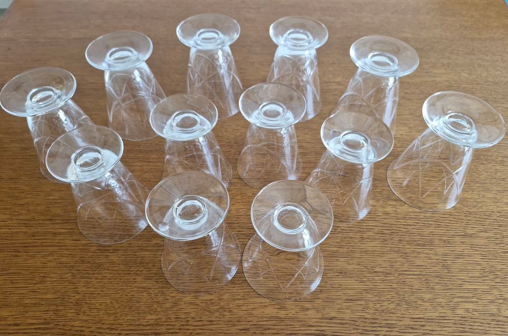 SERVICE VERRES ET CARAFE FINEMENT GRAVES EN CRISTAL VINTAGE Cuisine