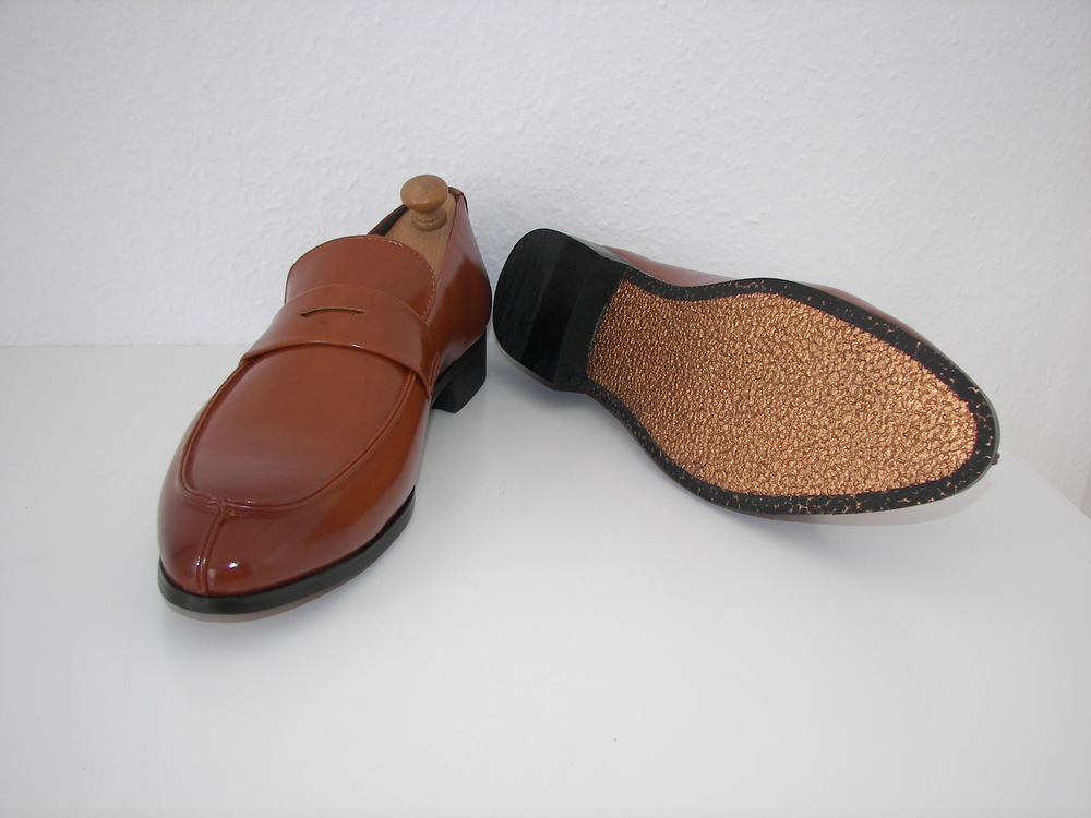 
Tr&egrave;s belle paire de chaussures italienne couleur fauve Chaussures