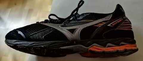Chaussures de sport MIZUNO ( Wave Ronin 3) Homme  12 Colombes (92)