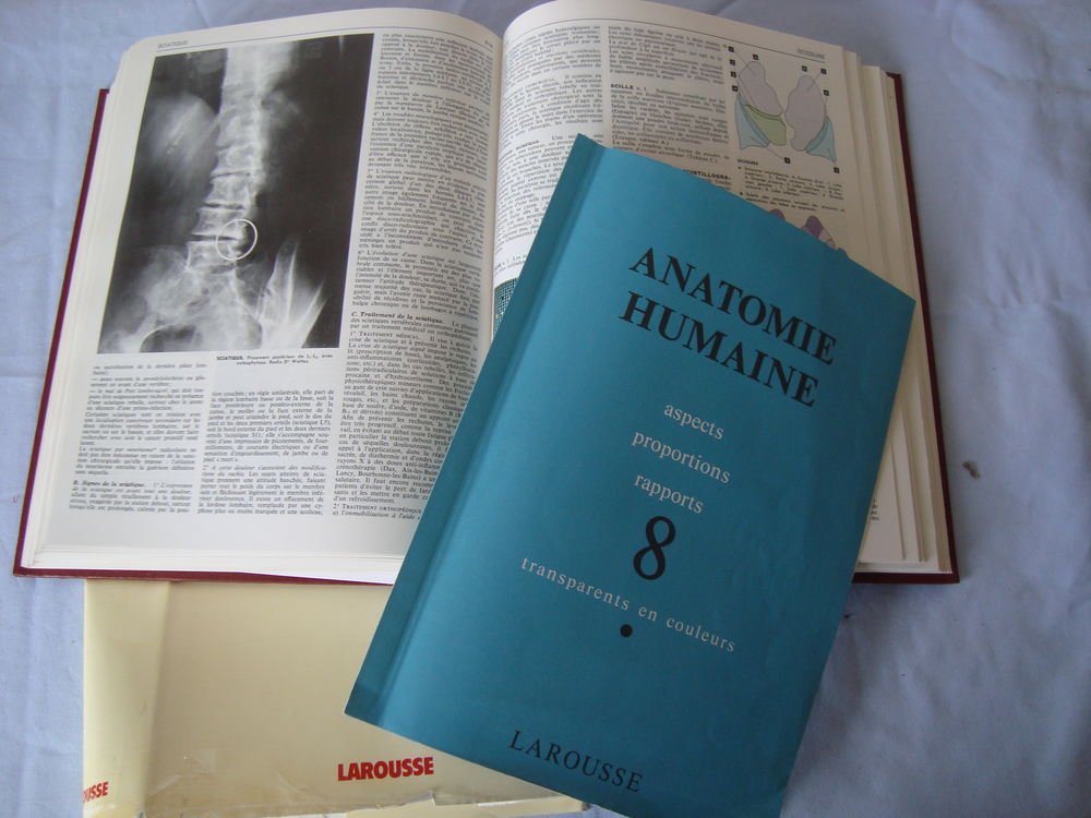 LAROUSSE MEDICAL1981 Livres et BD