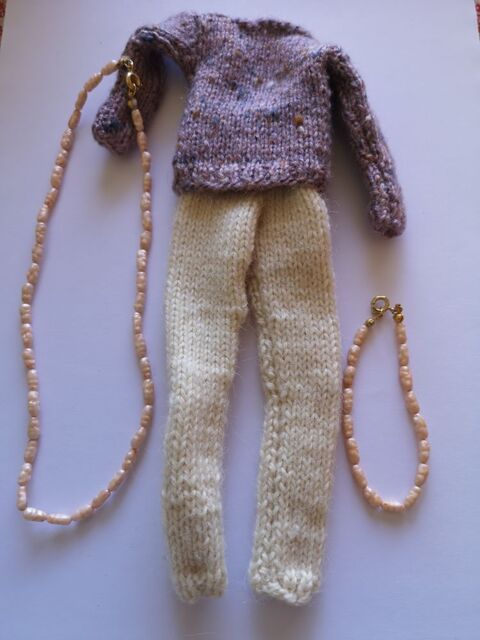 vtements pour Barbie ou quivalent tricoter  la main l'ensemble plus un collier plus un bracelet pour enfant le tout 15 Saint-Pierre (97)