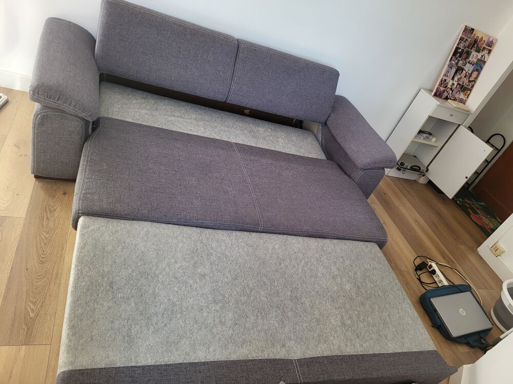 Canap&eacute; gris confortable en tissu convertible en lit Meubles